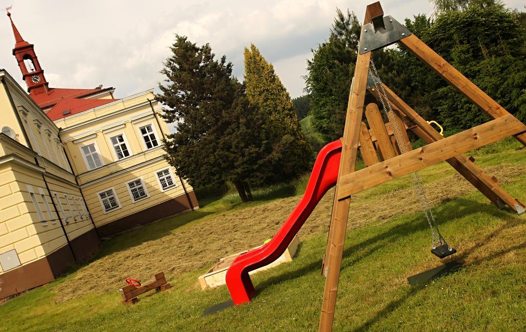 Penzion Zámek Rozsochatec Exterior foto